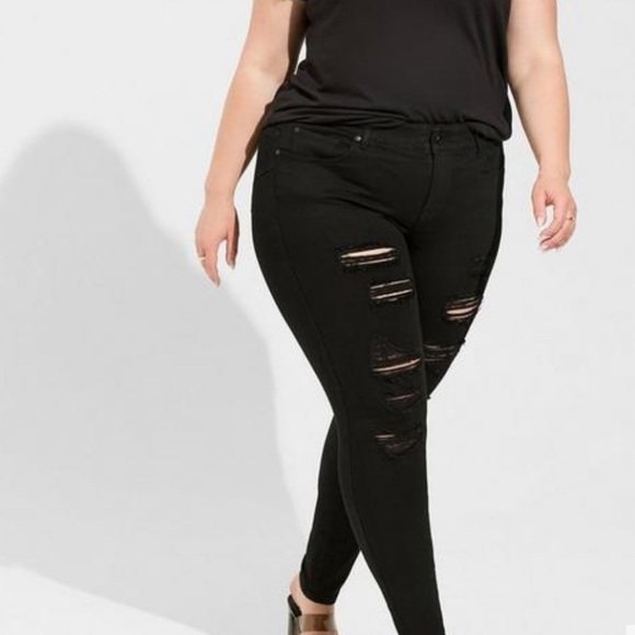 Torrid Bombshell Skinny Premium Stretch High-Rise Destructed Jean extra short - Picture 1 of 5